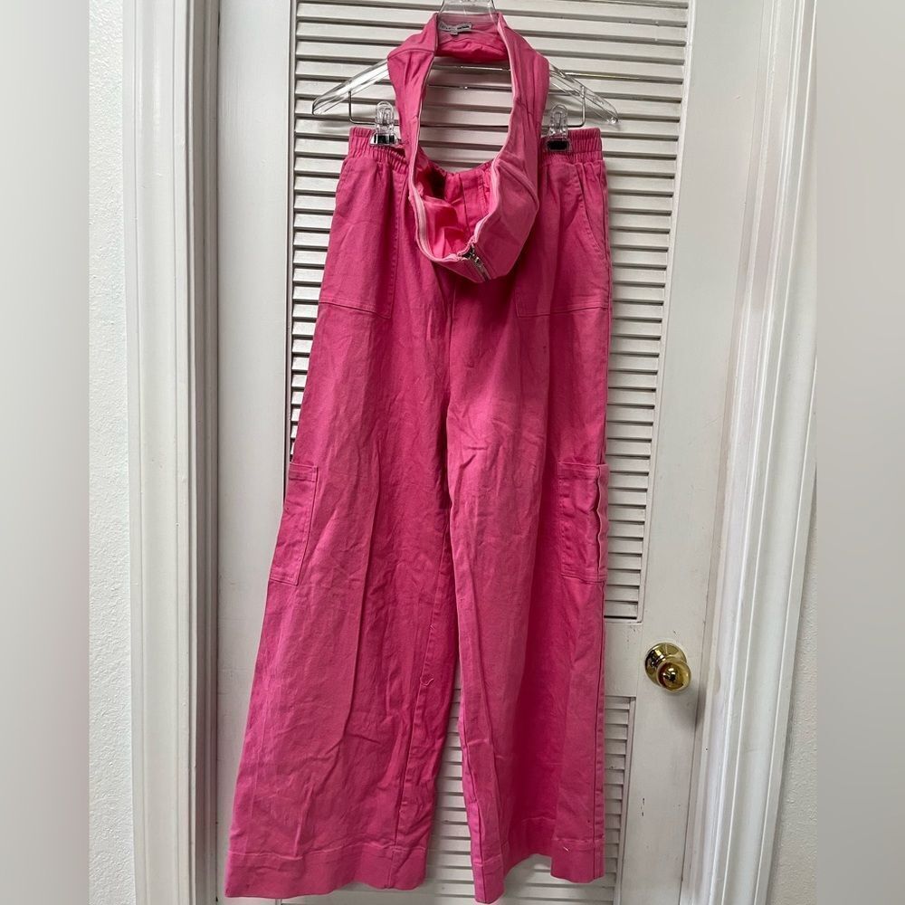 FASHION NOVA XL
cargo pants BACKLESS jumpsuit
Pink wide leg
Elastic waist
15 w - Picture 3 of 3